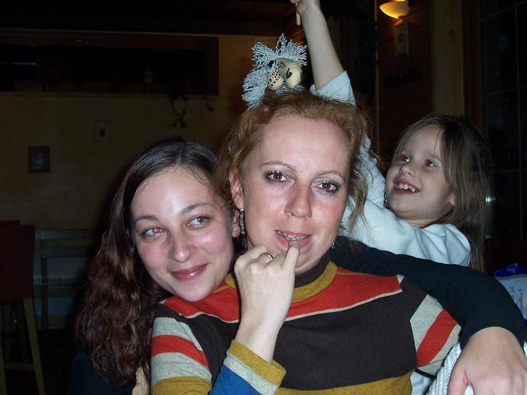 Radka, Nessy, Deniska.JPG